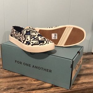 Toms Sunset slip ons 9 NIB